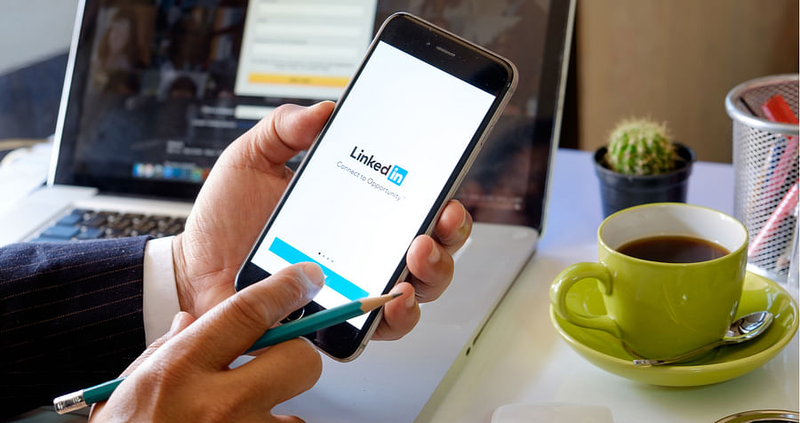 LinkedIn profile showcasing an optimized bio link